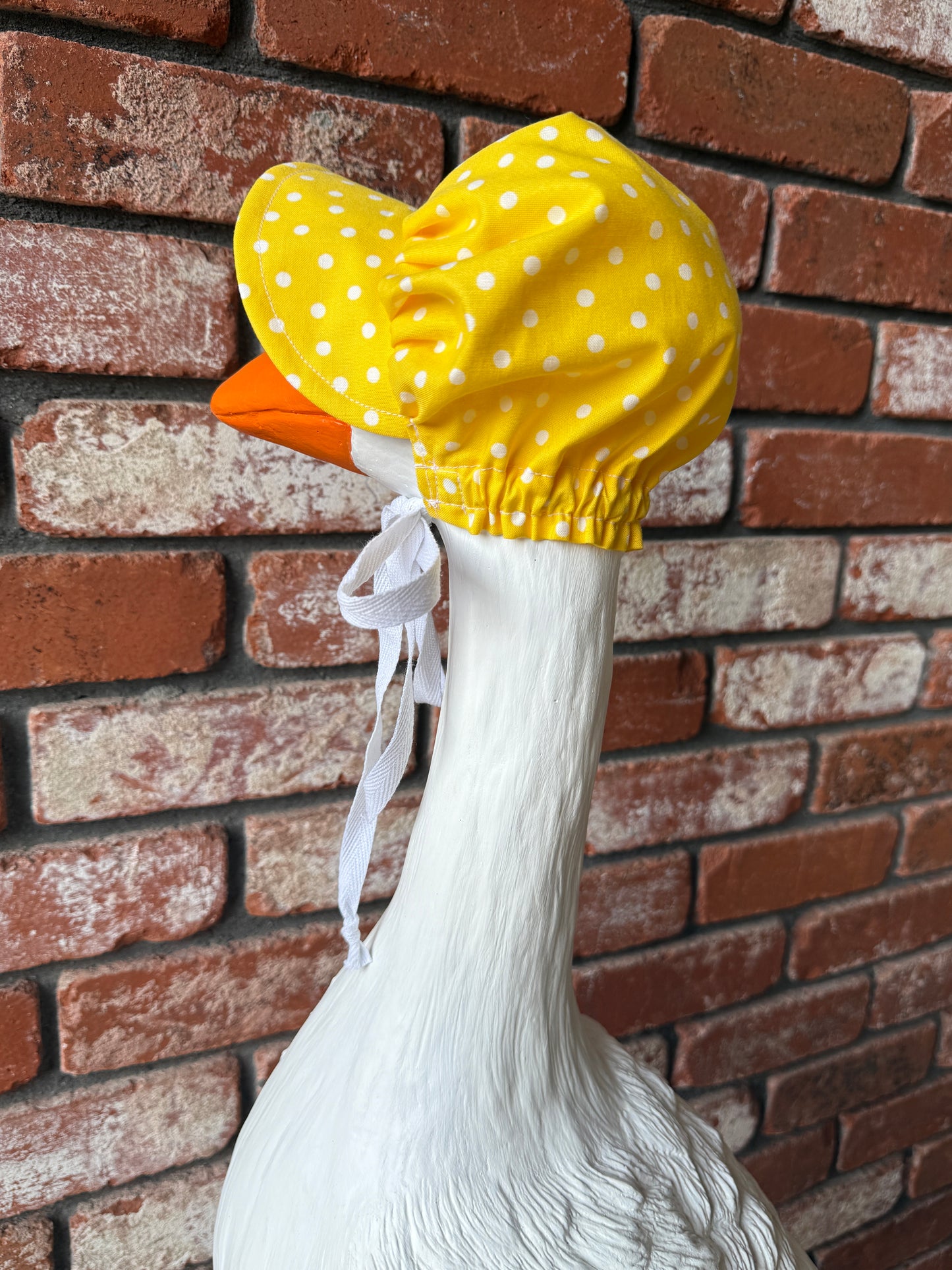 28" Goose Bonnet - Yellow and white polk-a-dot