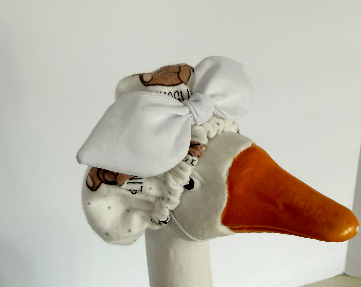 17-21" Bathrobe and night cap Porch Goose