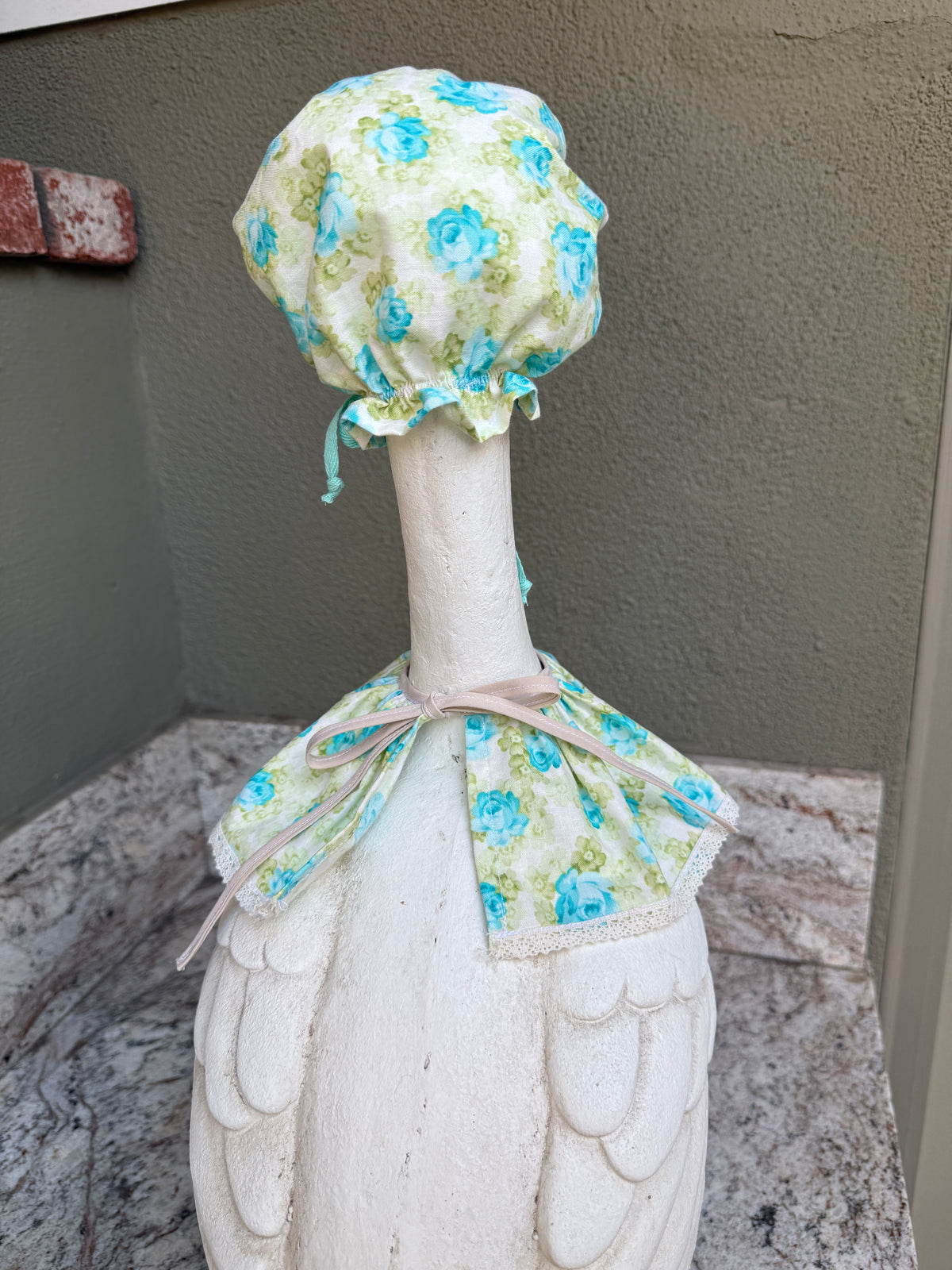 23" Vintage Print Bonnet and Ruffled Collar Porch Goose