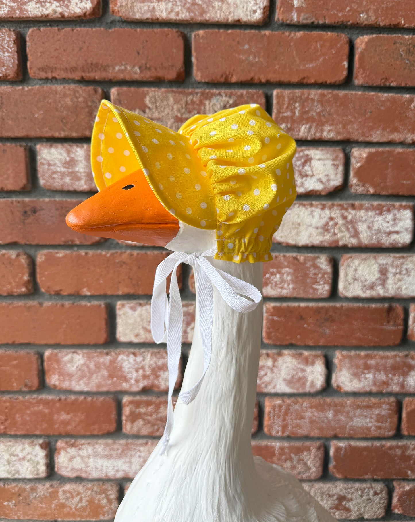 28" Goose Bonnet - Yellow and white polk-a-dot