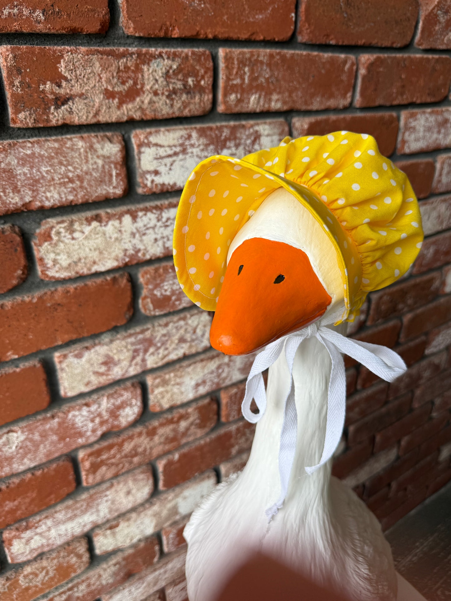 28" Goose Bonnet - Yellow and white polk-a-dot