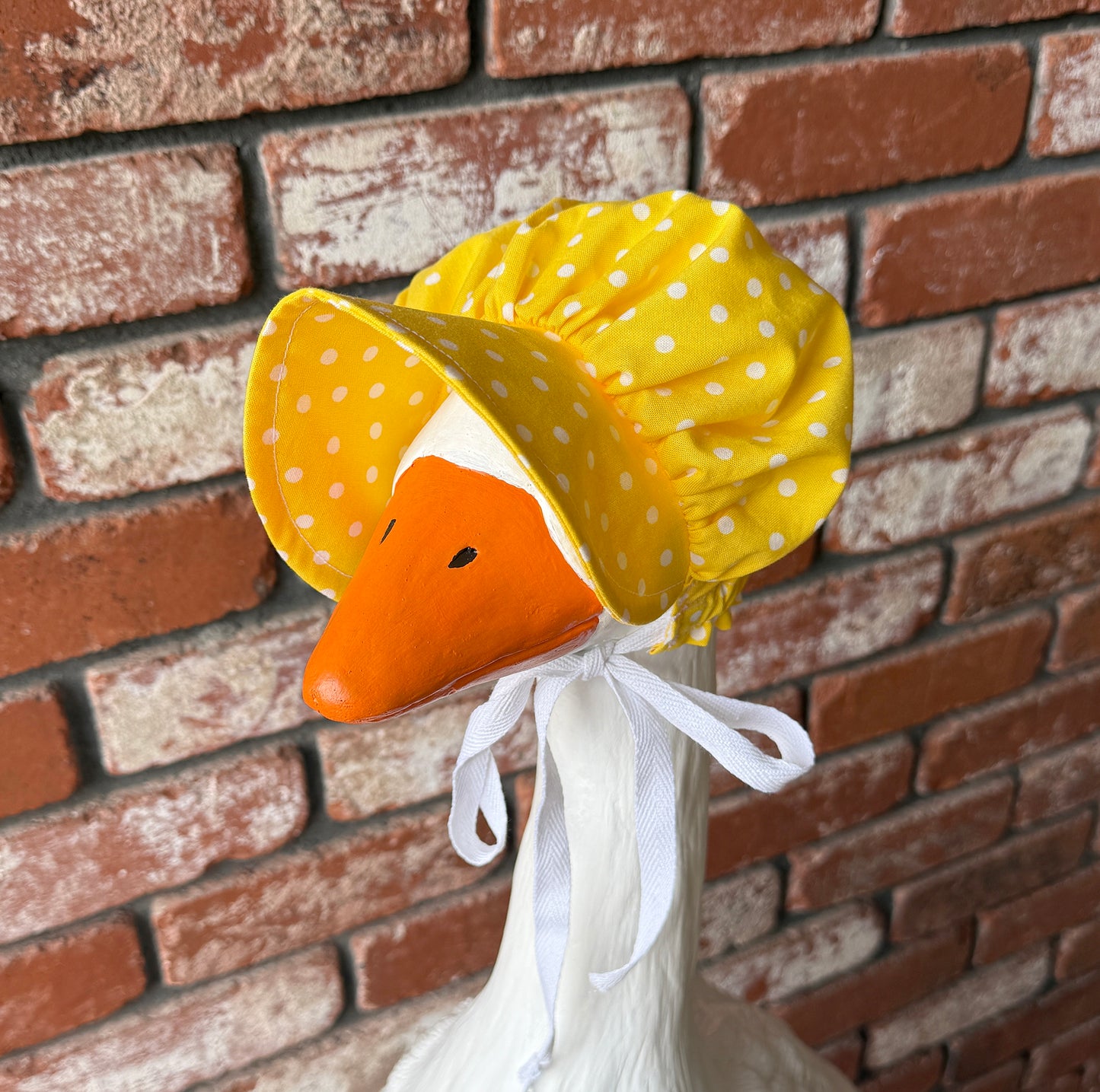 28" Goose Bonnet - Yellow and white polk-a-dot