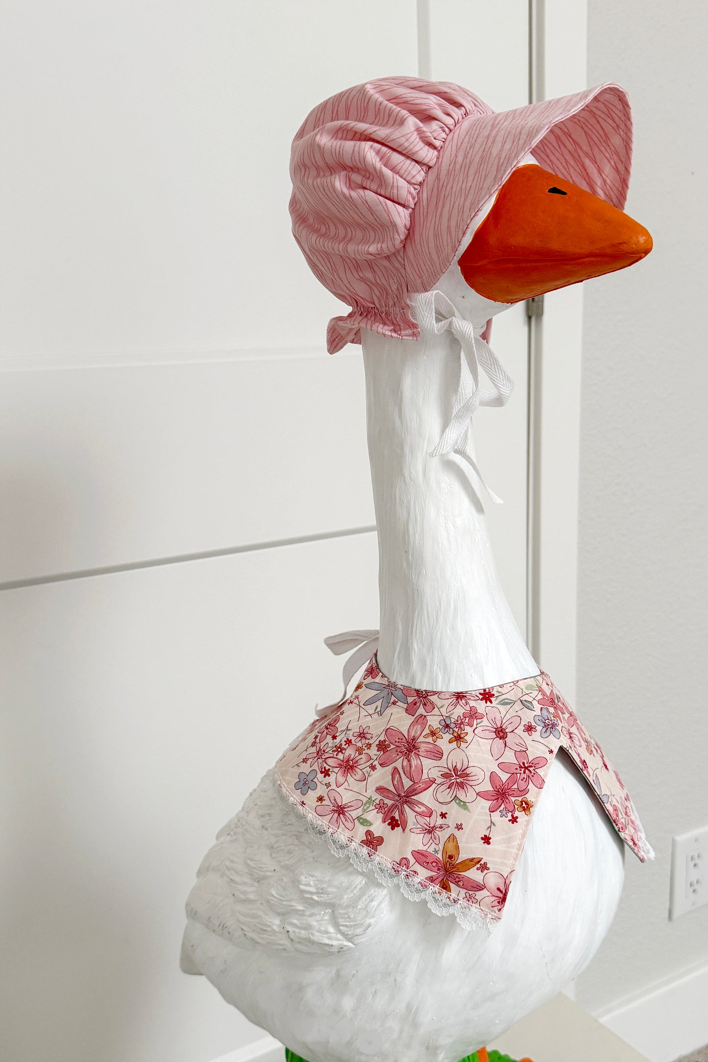 28" Goose Collar and Bonnet - Worn 2 ways and reversible