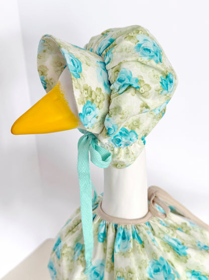 17" Goose Ruffled Collar and Bonnet