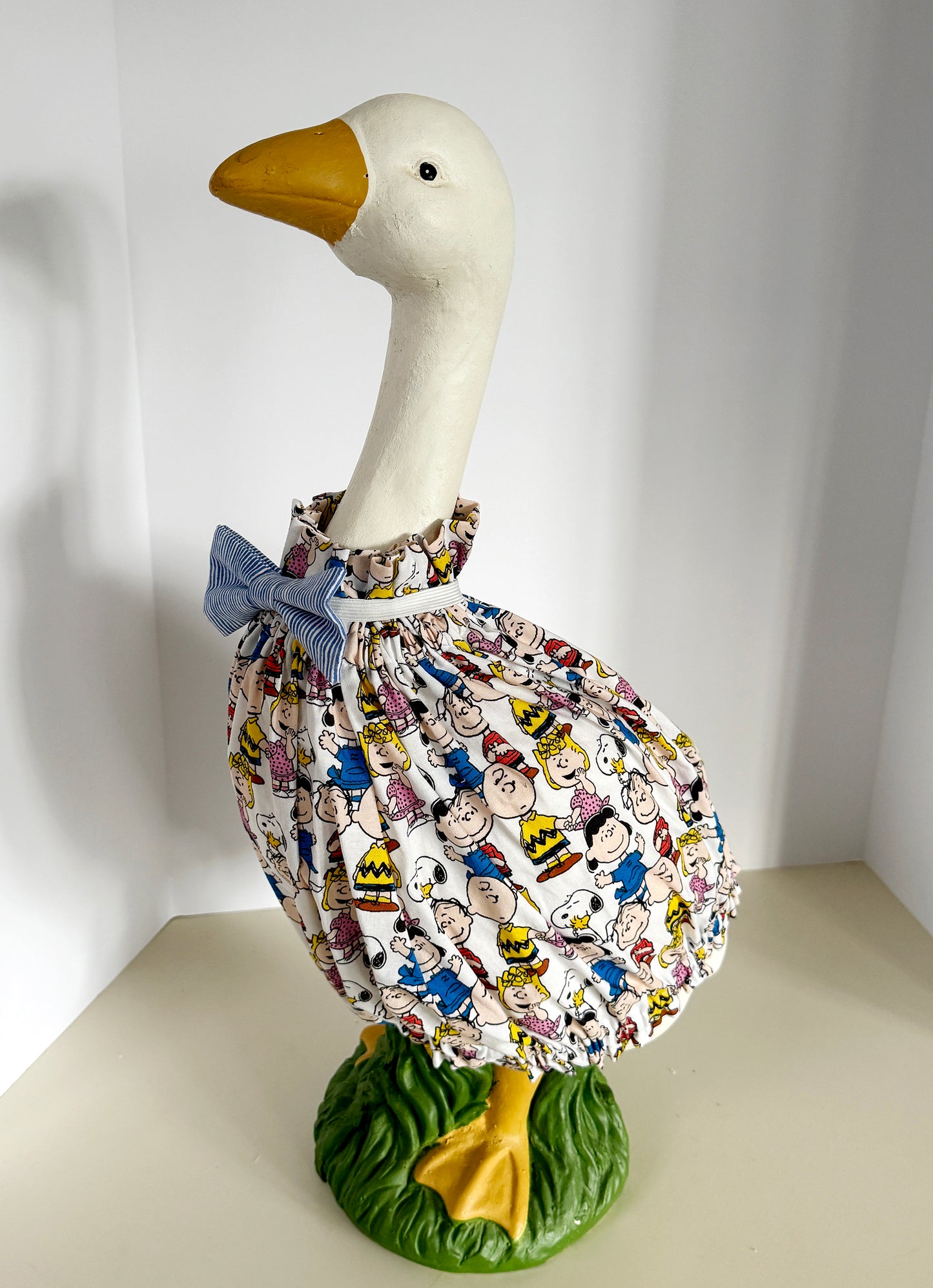 23" Goose Dress and Bow Tie Peanuts/Snoopy/Charlie Brown