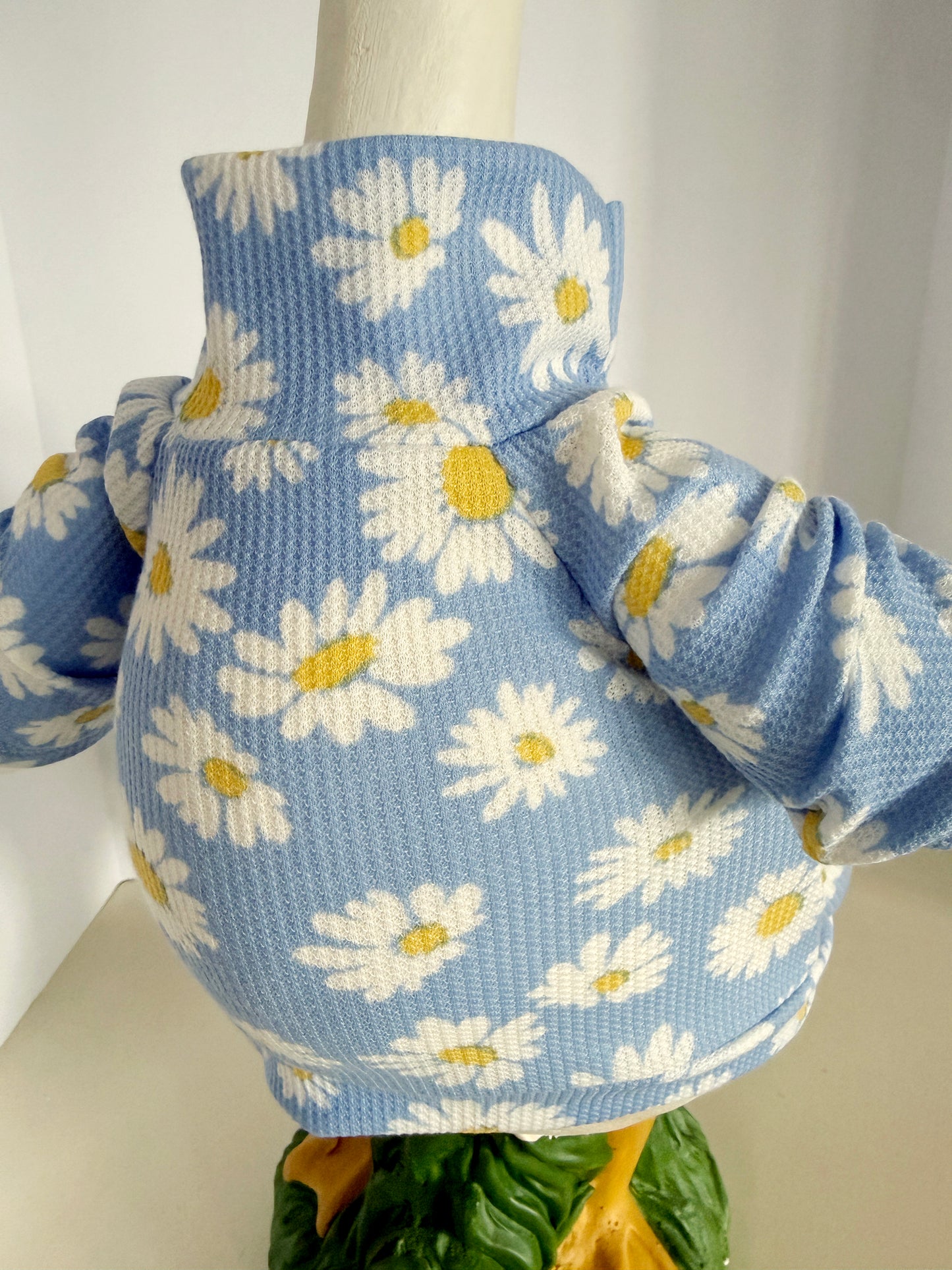 23" Goose Blue with Daisy T-shirt