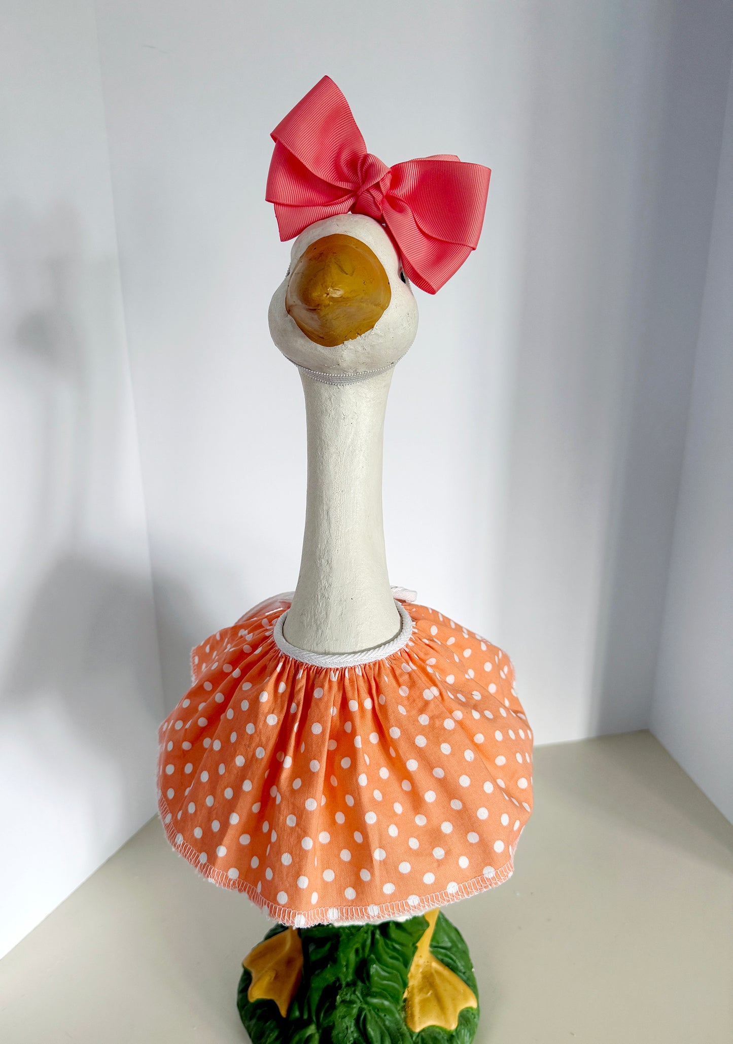 23" Goose Ruffled Collar and Bow (peach)