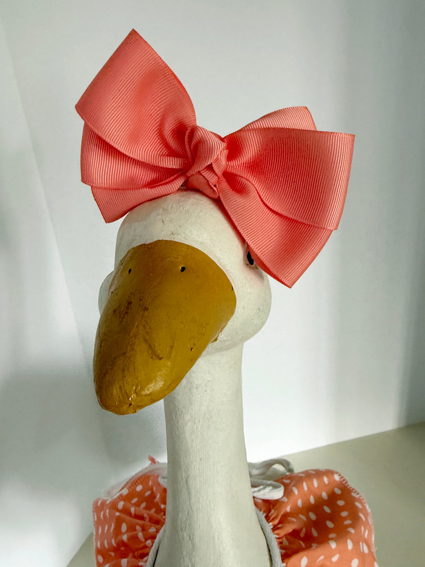 23" Goose Ruffled Collar and Bow (peach)