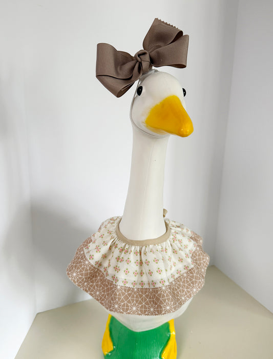 23" Goose Ruffled Collar and Bow (brown)