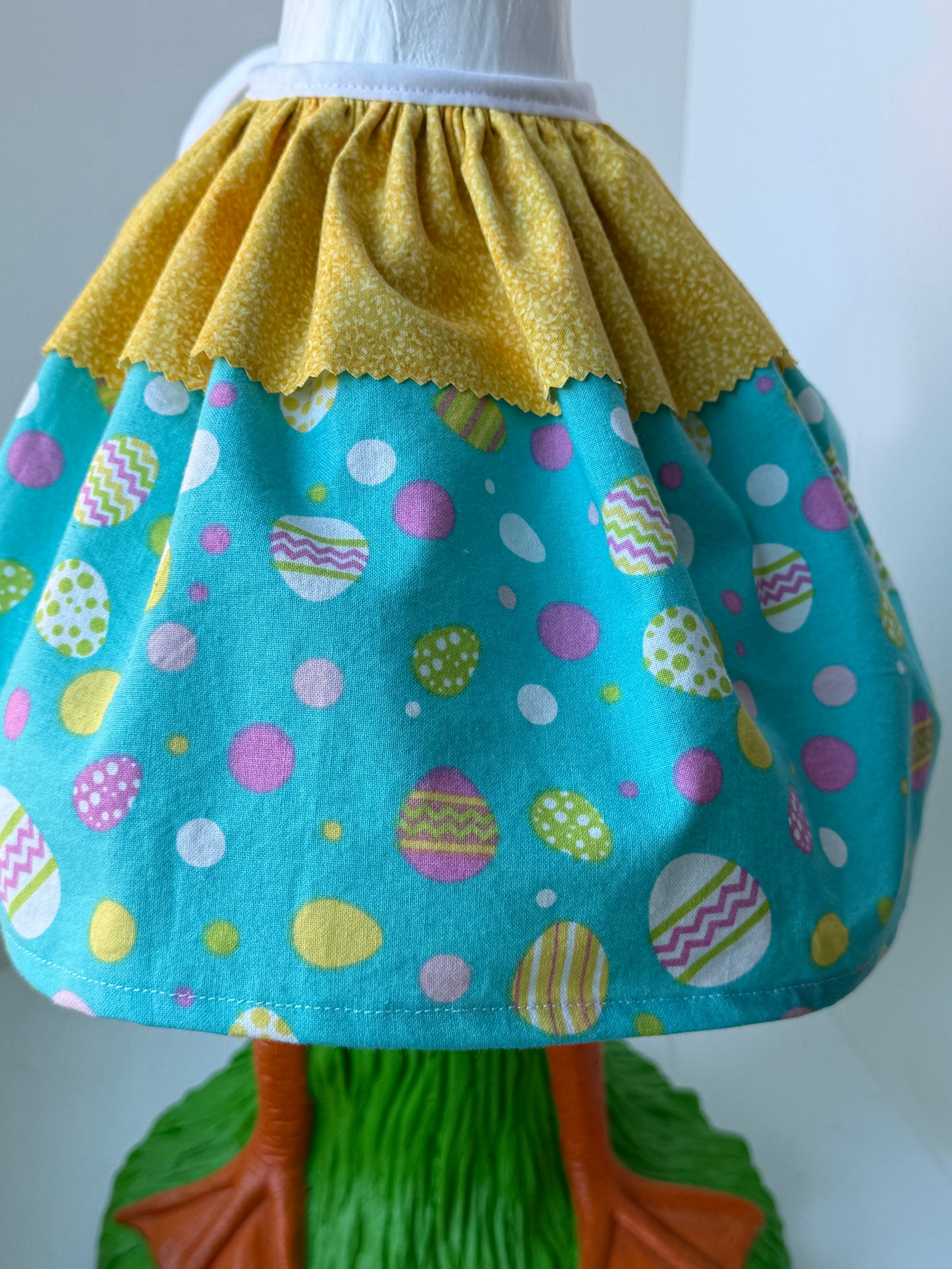 28" Goose Easter Ruffled Collar and Bow