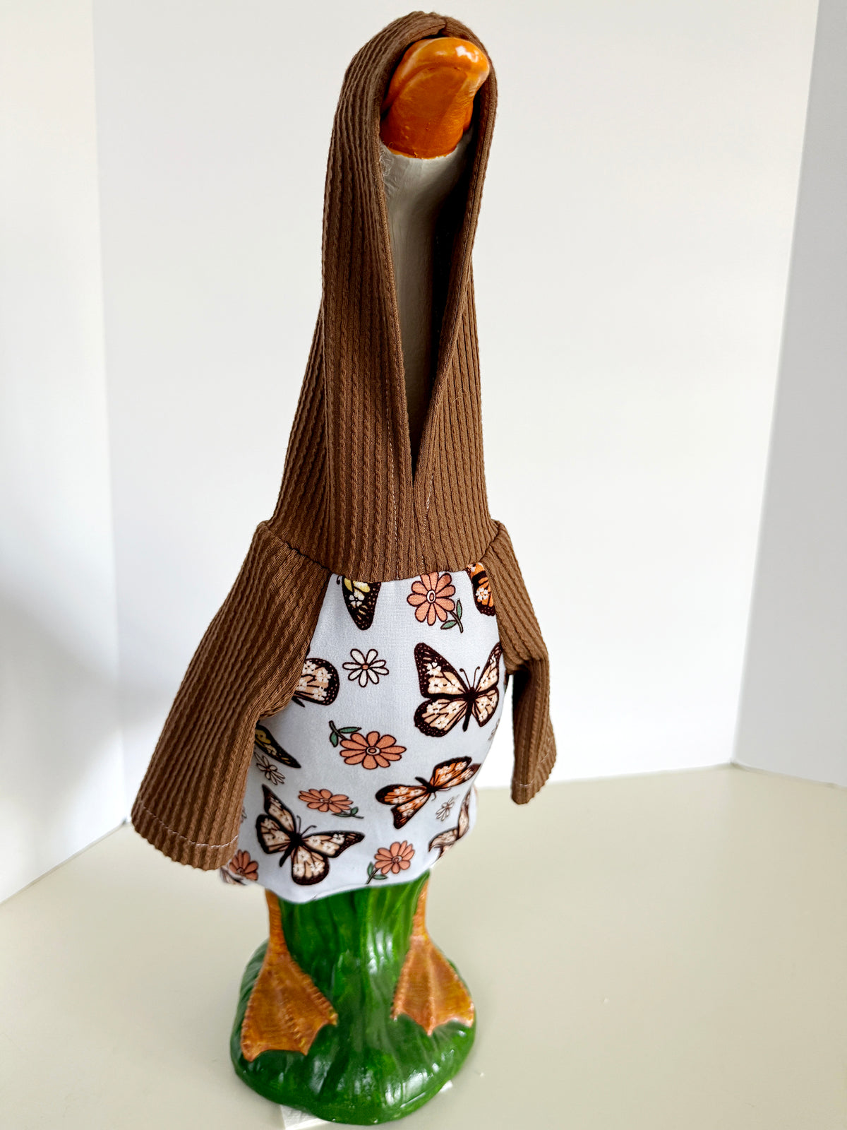 17-21"  Butterfly and brown hoodie Porch Goose