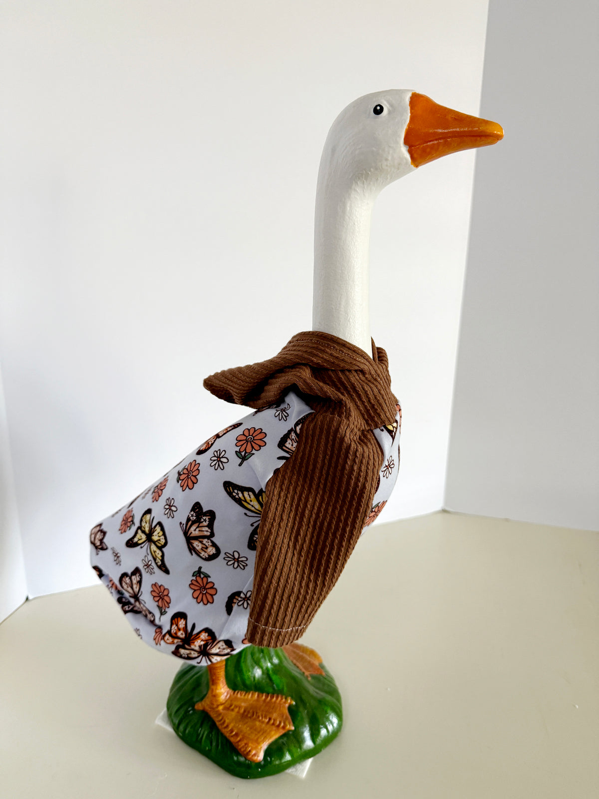 17-21"  Butterfly and brown hoodie Porch Goose