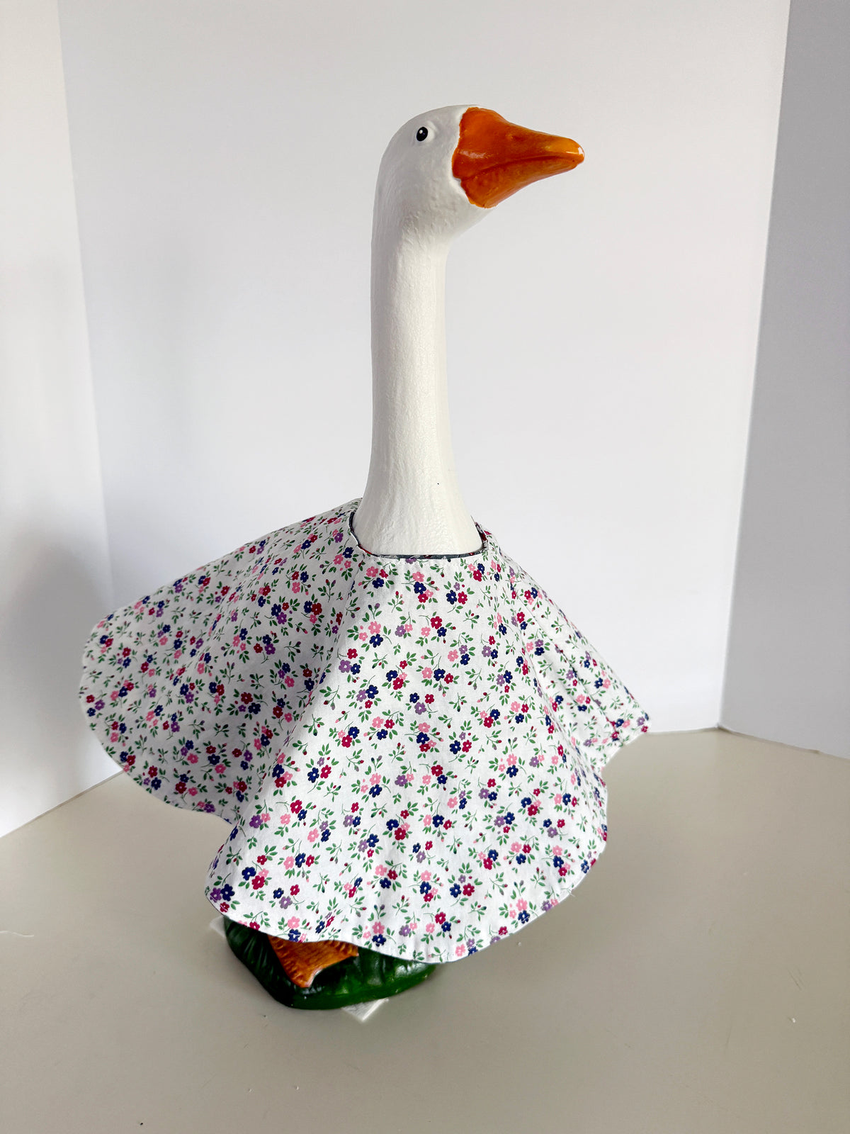 17-21"   Reverisble Basic Dress Porch Goose