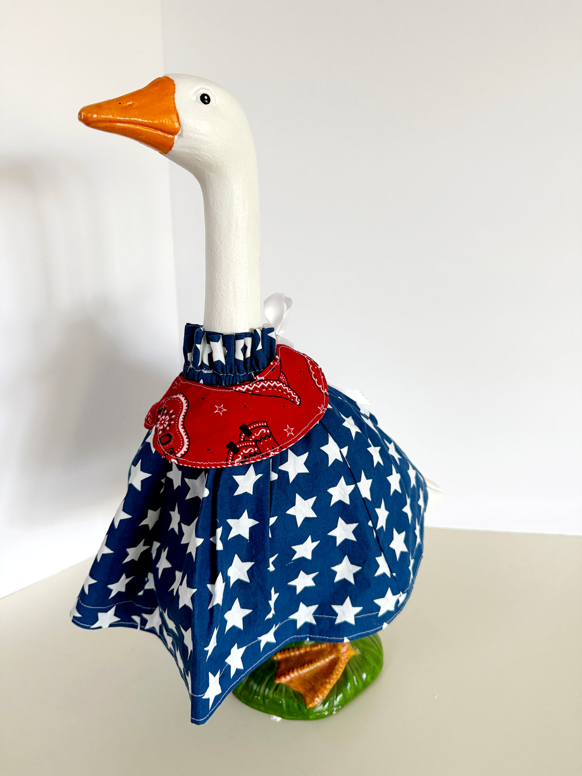 17-21" Blue Star Dress and Reversible Colalr Porch Goose