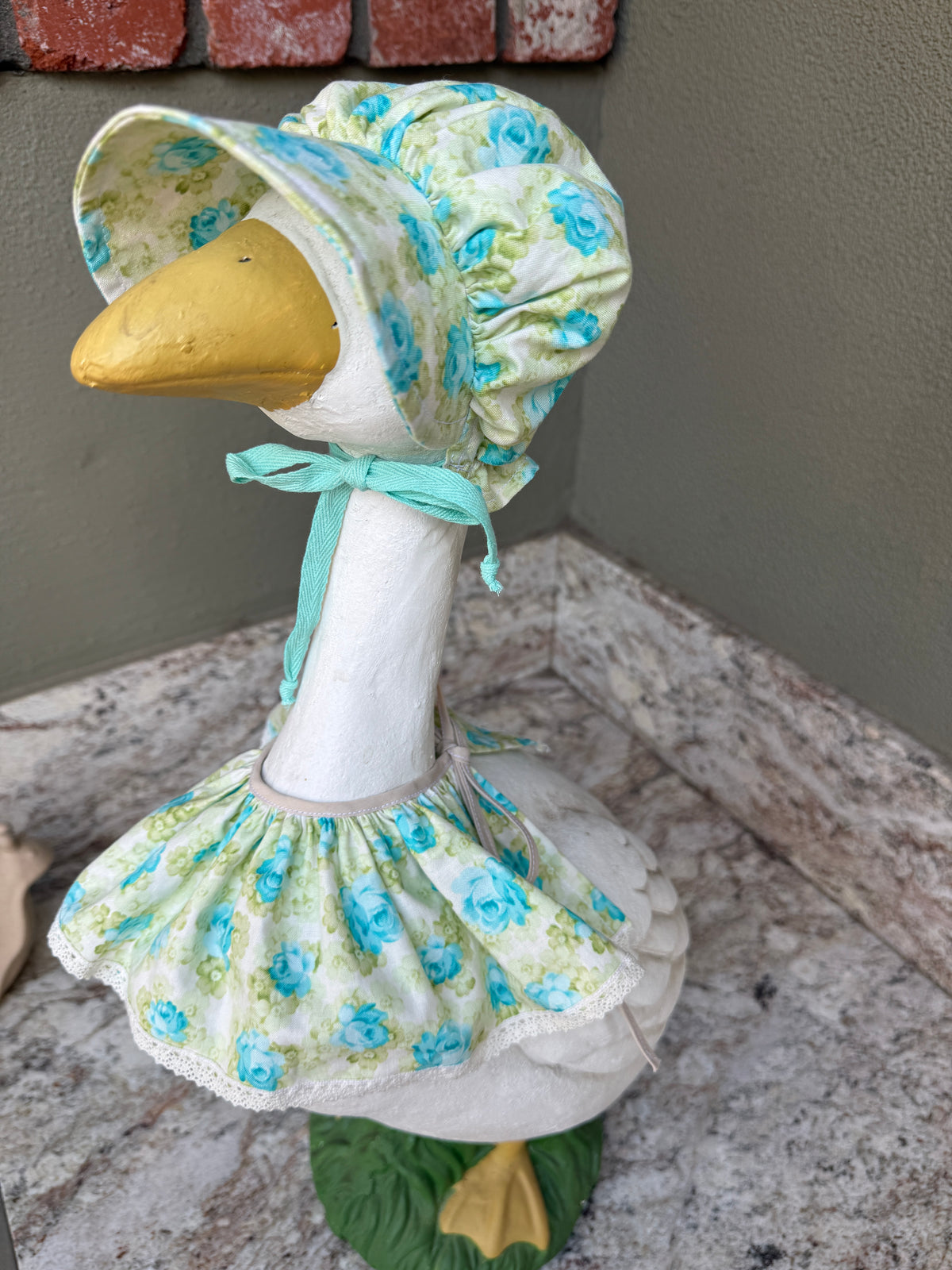 23"  Vintage Print Bonnet and Ruffled Collar Porch Goose