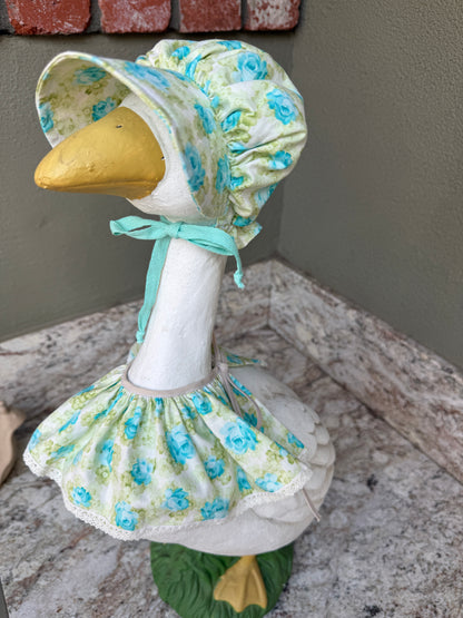 23"  Vintage Print Bonnet and Ruffled Collar Porch Goose