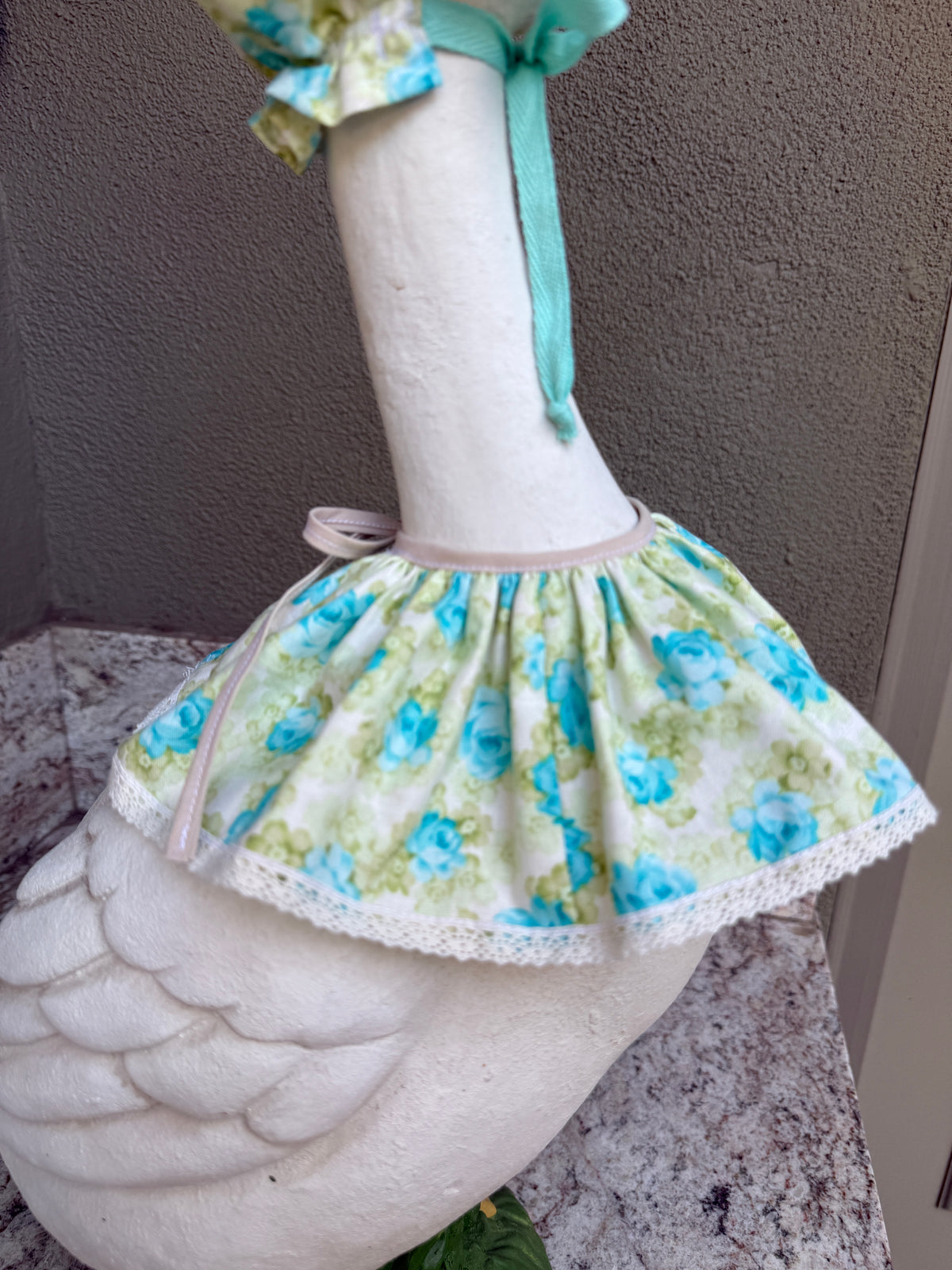 23"  Vintage Print Bonnet and Ruffled Collar Porch Goose