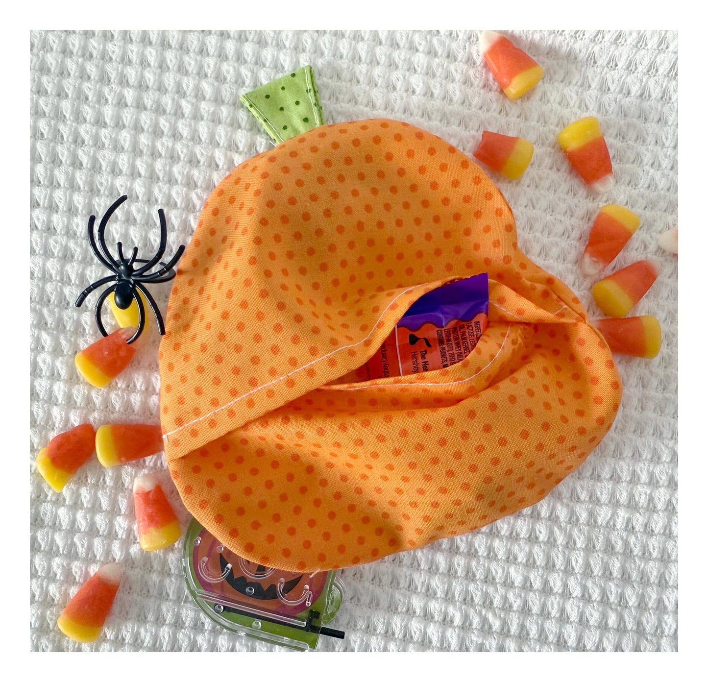 Fabric Pumpkin Pouch - PDF Digital Sewing Pattern -With a zipper or without Halloween Trick or Treat